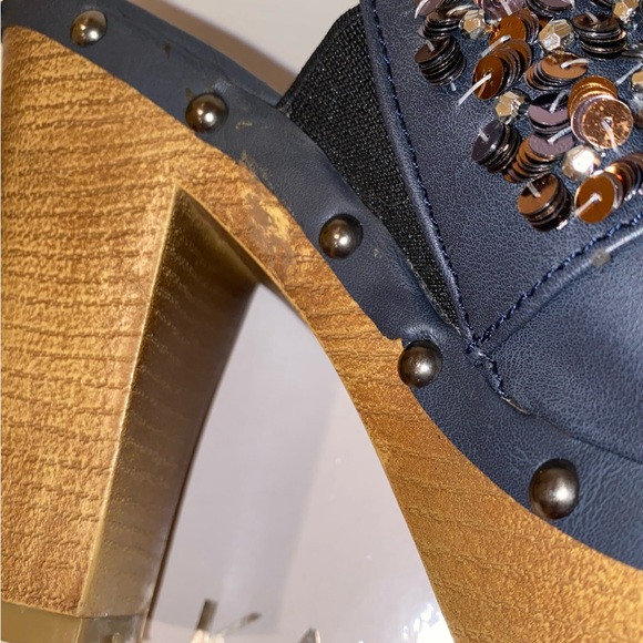 Kathy Van Zeeland VCADY Embellished Clogs, Size 7.5, Color: Blue - Picture 14 of 15